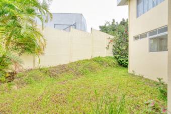 En Venta Moderna Casa en Condominio Mirasol Sabanilla a 1.4 KM de UCR Amplias Zonas Verdes