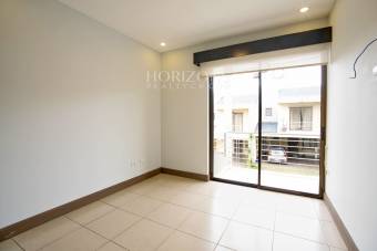 Se vende Casa con patio Condominio Valle Alto 3 Habitaciones Vista a las Montañas nja1302