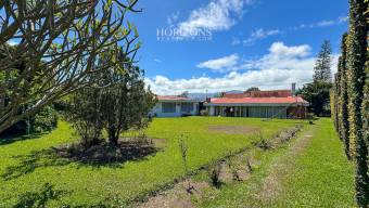 PROPIEDAD COMERCIAL CON CASA FRENTE A CARRETERA NACIONAL PRIMARIA 10 OREAMUNO CARTAGO NJC0, $ 1,100,000, 4.5, Cartago, Oreamuno