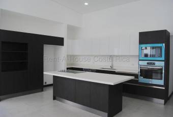 Alquiler de Town Houses en Santa Ana-Piedades. RAH 26-2013
