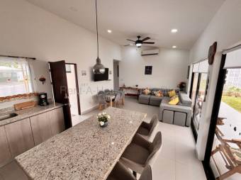 MLS-26-2060 LS VENTA CASA AMUEBLADA GARABITO PUNTARENAS CONTACTENOS AL # 86127562
