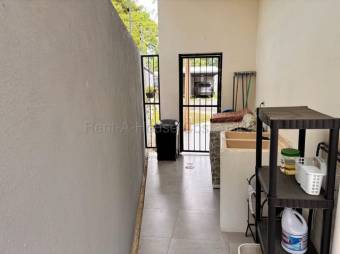 MLS-26-2060 LS VENTA CASA AMUEBLADA GARABITO PUNTARENAS CONTACTENOS AL # 86127562