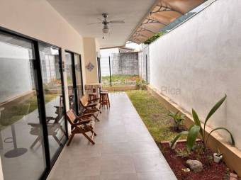 MLS-26-2060 LS VENTA CASA AMUEBLADA GARABITO PUNTARENAS CONTACTENOS AL # 86127562