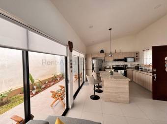 MLS-26-2060 LS VENTA CASA AMUEBLADA GARABITO PUNTARENAS CONTACTENOS AL # 86127562