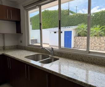 Casa de 1 planta en residencial a la venta en San Rafael de Escazú
