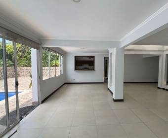 Casa de 1 planta en residencial a la venta en San Rafael de Escazú