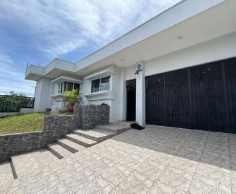 Casa de 1 planta en residencial a la venta en San Rafael de Escazú