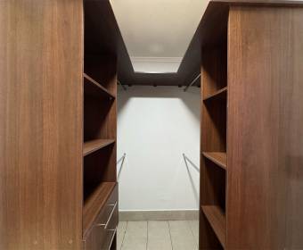 Casa de 1 planta en residencial a la venta en San Rafael de Escazú