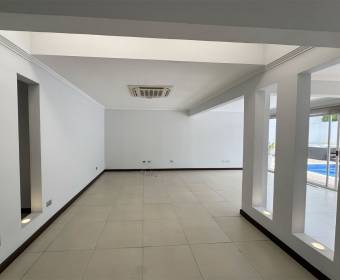 Casa de 1 planta en residencial a la venta en San Rafael de Escazú