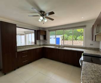 Casa de 1 planta en residencial a la venta en San Rafael de Escazú