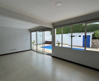 Casa de 1 planta en residencial a la venta en San Rafael de Escazú