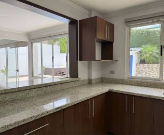 Casa de 1 planta en residencial a la venta en San Rafael de Escazú