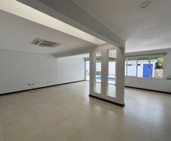 Casa de 1 planta en residencial a la venta en San Rafael de Escazú
