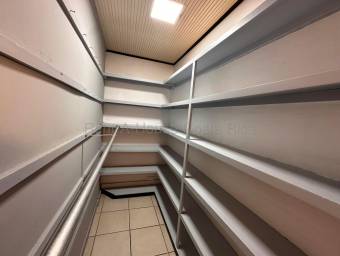 Se alquila apartamento en Escazú San José 26-1871