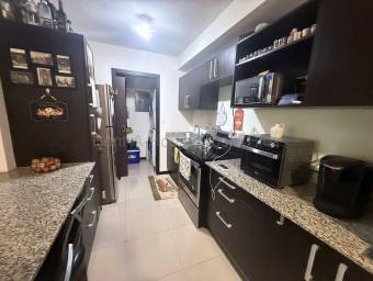 Venta de Apartamento en Piedades de Santa Ana. RAH 26-2057
