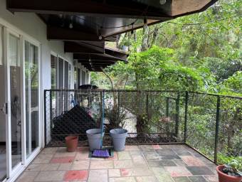 Venta de Apartamento en Piedades de Santa Ana. RAH 26-2057