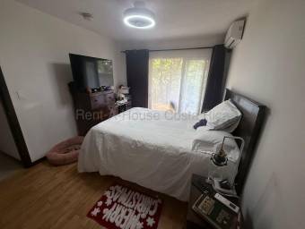 Venta de Apartamento en Piedades de Santa Ana. RAH 26-2057