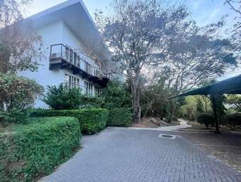 Venta de Apartamento en Piedades de Santa Ana. RAH 26-2057