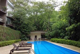 Venta de Apartamento en Piedades de Santa Ana. RAH 26-2057