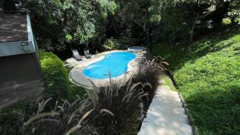 Venta de Apartamento en Piedades de Santa Ana. RAH 26-2057