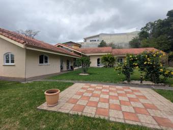 Venta de Casa Semi Amueblada en Uruca-Santa Ana. RAH 26-2053