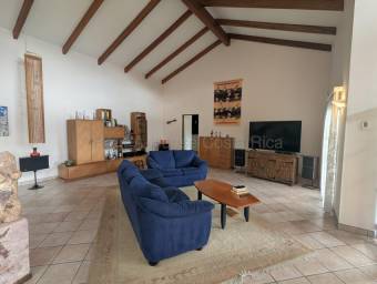 Venta de Casa Semi Amueblada en Uruca-Santa Ana. RAH 26-2053