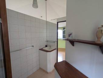 Venta de Casa Semi Amueblada en Uruca-Santa Ana. RAH 26-2053