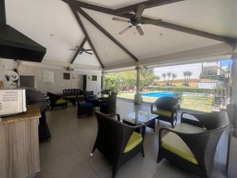Se vende casa en Ulloa Heredia 26-1600