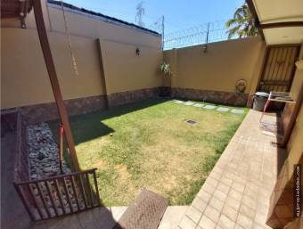 ALQUILER AMPLIA CASA EN CONDOMINIO SANTA ANA ALQUILER AMPLIA CASA EN CONDOMINIO SANTA ANA