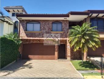 ALQUILER AMPLIA CASA EN CONDOMINIO SANTA ANA 
