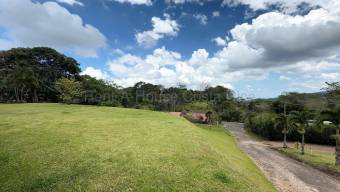 Venta casa de una planta con amplios jardines y vistas #26-1877 GS