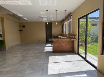 Alquiler de Casa Independiente en Río Oro de Santa Ana.