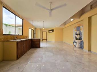 Alquiler de Casa Independiente en Río Oro de Santa Ana.