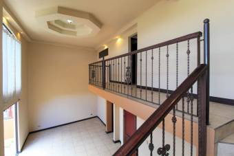 Precio de Oportunidad Se Vende Casa en Guayabos Curridabat 3 Habitaciones más Cuarto Servi