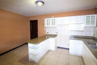 Precio de Oportunidad Se Vende Casa en Guayabos Curridabat 3 Habitaciones más Cuarto Servi