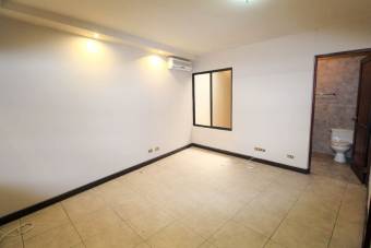 Precio de Oportunidad Se Vende Casa en Guayabos Curridabat 3 Habitaciones más Cuarto Servi