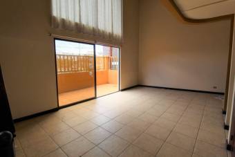 Precio de Oportunidad Se Vende Casa en Guayabos Curridabat 3 Habitaciones más Cuarto Servi