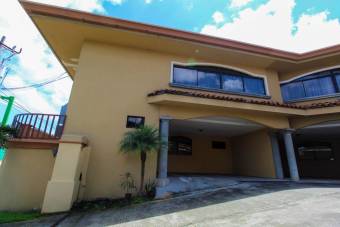 Precio de Oportunidad Se Vende Casa en Guayabos Curridabat 3 Habitaciones más Cuarto Servi
