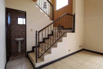 Precio de Oportunidad Se Vende Casa en Guayabos Curridabat 3 Habitaciones más Cuarto Servi