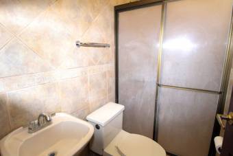 Precio de Oportunidad Se Vende Casa en Guayabos Curridabat 3 Habitaciones más Cuarto Servi