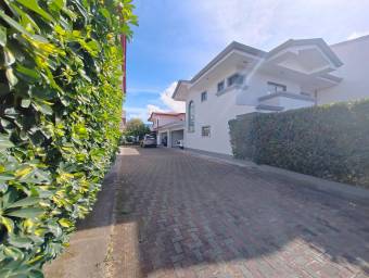 Venta de  casa o se alquila con opcion a compra en pozos de santa ana 26-2084