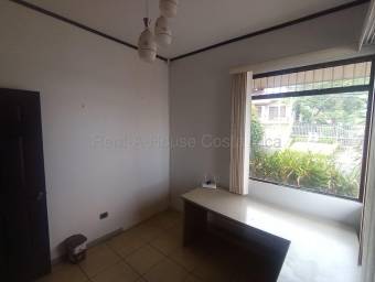 Venta de Casa Esquinera en Mercedes de Heredia. RAH 26-2075