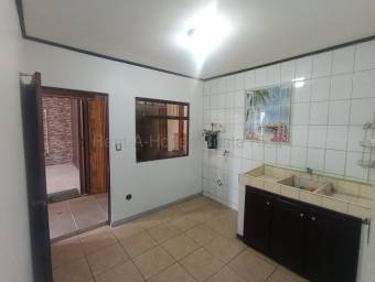 Venta de Casa Esquinera en Mercedes de Heredia. RAH 26-2075