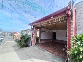 Venta de Casa Esquinera en Mercedes de Heredia. RAH 26-2075
