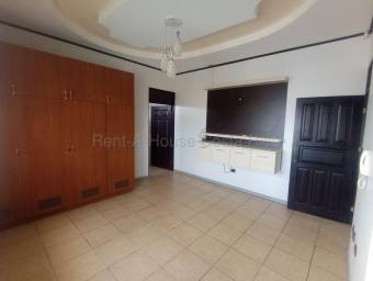 Venta de Casa Esquinera en Mercedes de Heredia. RAH 26-2075