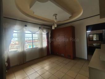 Venta de Casa Esquinera en Mercedes de Heredia. RAH 26-2075
