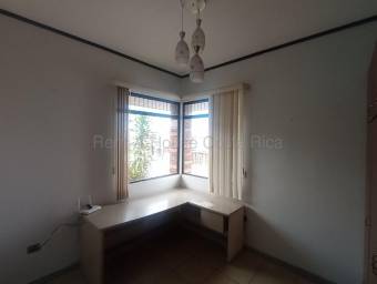 Venta de Casa Esquinera en Mercedes de Heredia. RAH 26-2075