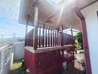 Venta de Casa Esquinera en Mercedes de Heredia. RAH 26-2075