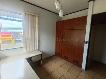 Venta de Casa Esquinera en Mercedes de Heredia. RAH 26-2075