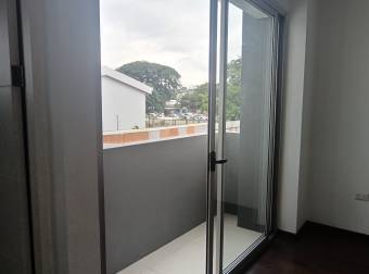 Venta de Apartamento en Condominio #26-1993